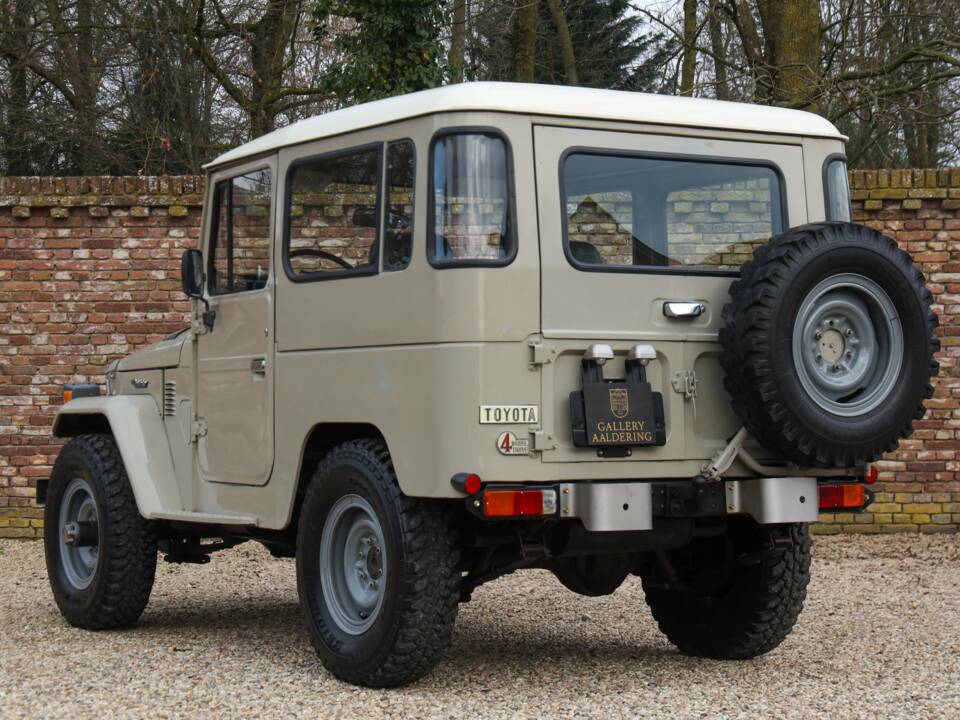 Image 2/50 of Toyota Land Cruiser BJ 40 (1980)