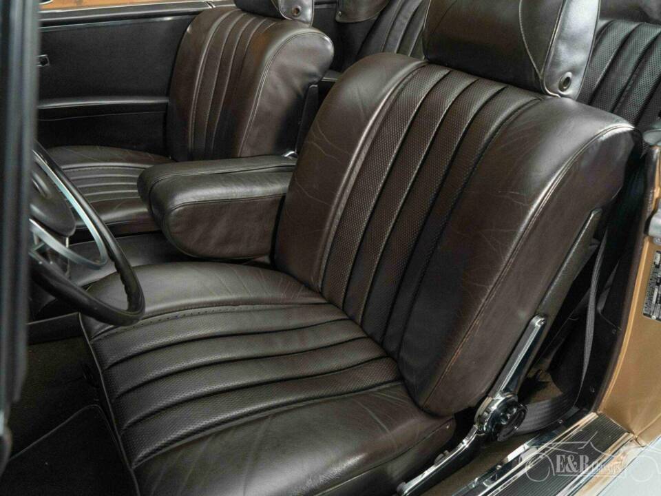 Image 15/19 de Mercedes-Benz 280 SE 3,5 (1971)