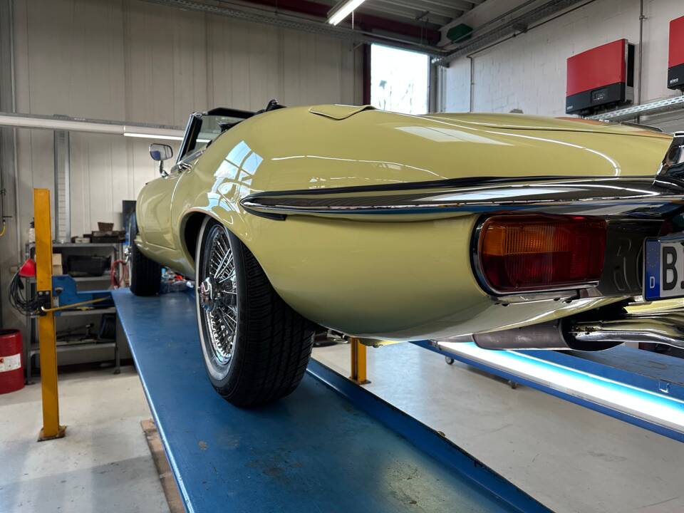 Image 14/74 de Jaguar Type E V12 (1973)