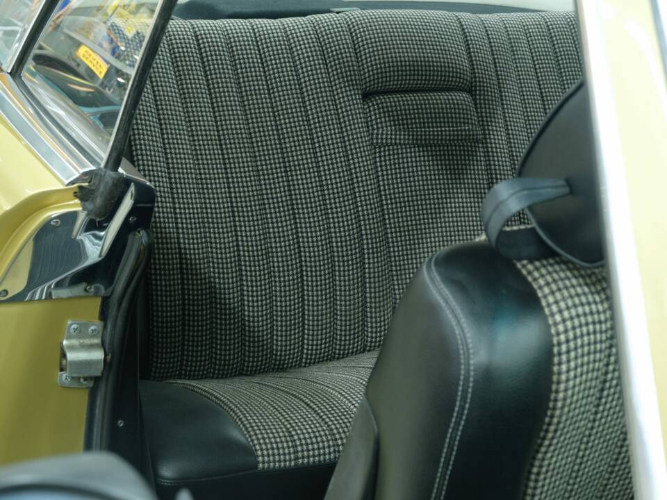 Image 31/50 de Mercedes-Benz 280 SLC (1977)