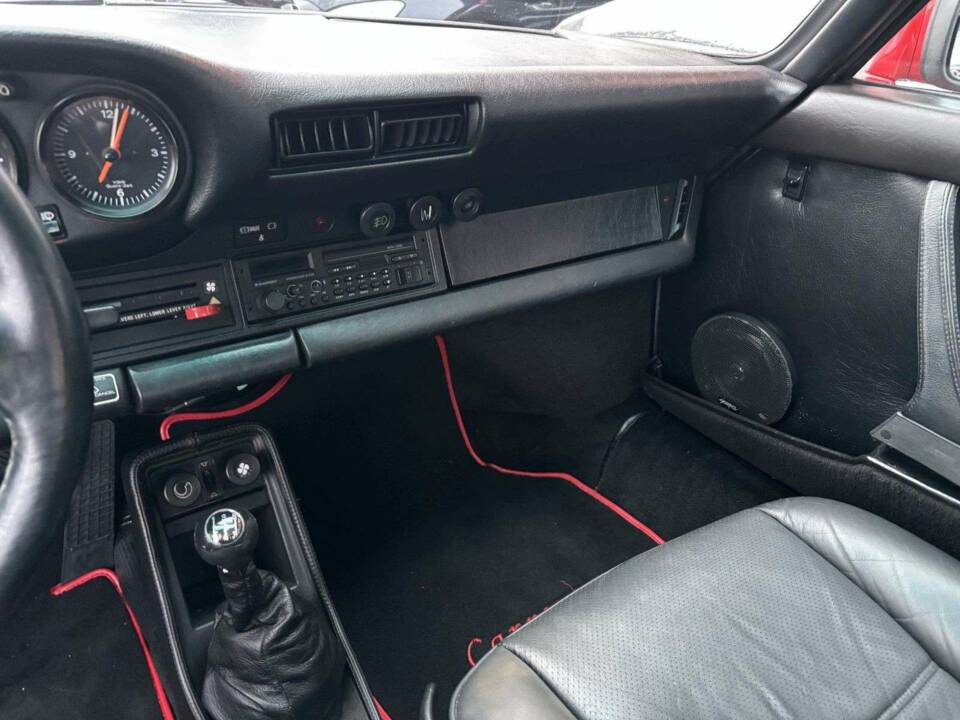 Image 14/20 de Porsche 911 Carrera 3.2 (1985)