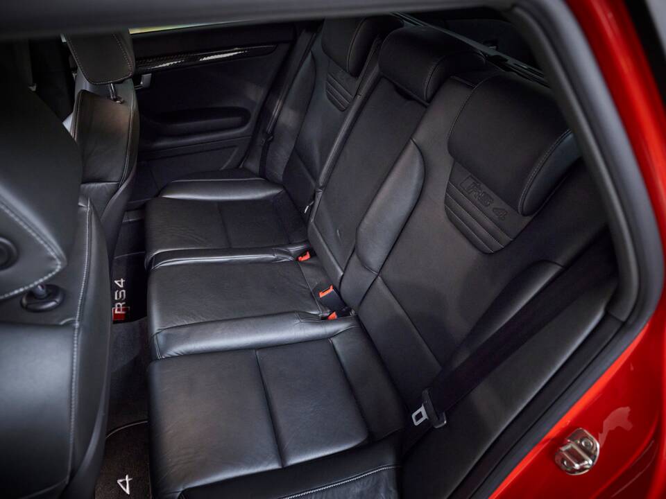 Image 94/95 of Audi RS4 Avant (2006)