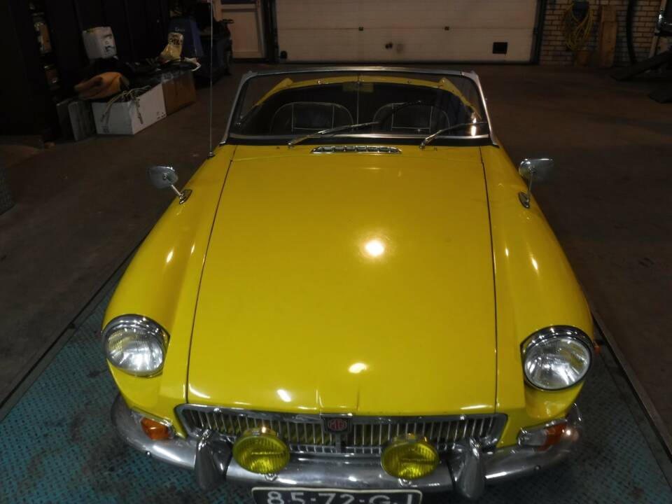 Image 25/50 of MG MGB (1967)