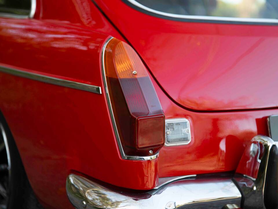 Image 29/77 of MG MGB GT (1972)