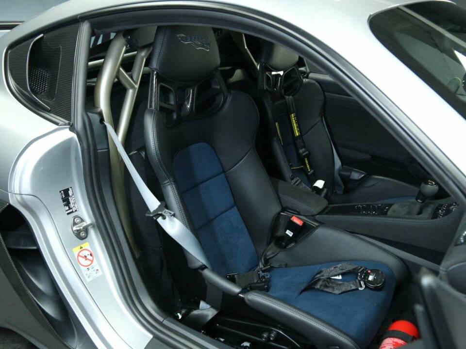 Image 21/50 of Porsche 718 Cayman GT4 RS Weissach (2023)