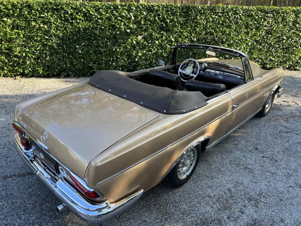 Image 8/22 of Mercedes-Benz 220 SE b (1963)