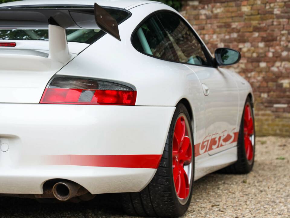 Immagine 37/50 di Porsche 911 GT3 RS (2004)