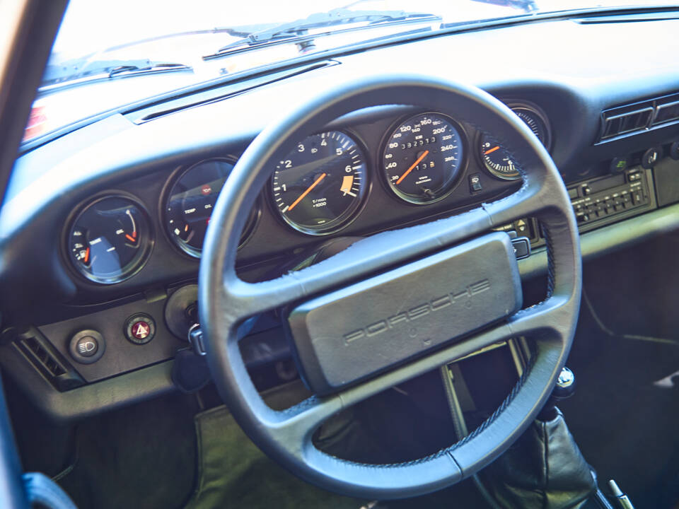 Image 13/44 of Porsche 911 SC 3.0 (1983)