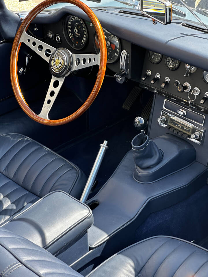 Image 10/13 of Jaguar Type E 4.2 (1966)