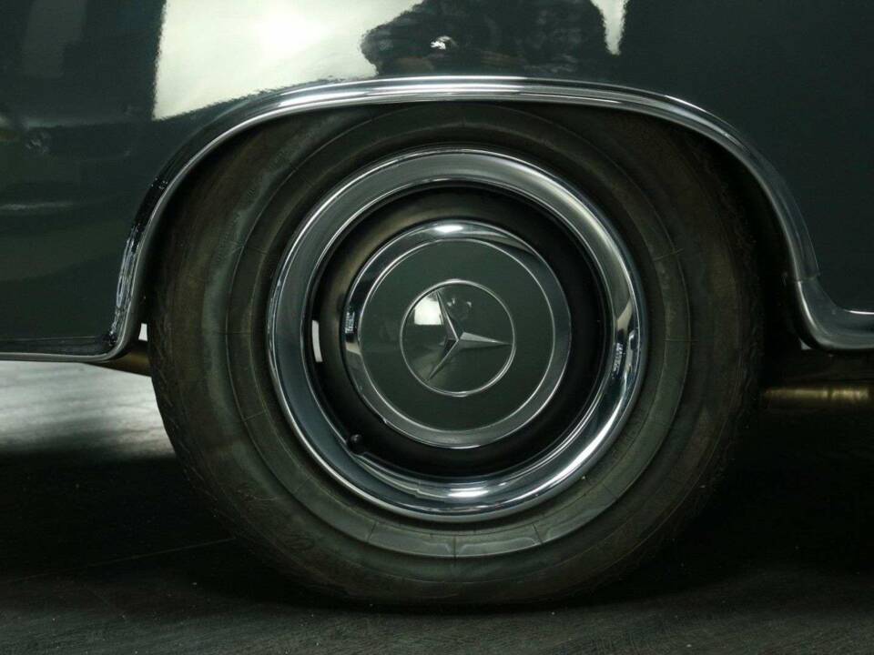 Bild 48/49 von Mercedes-Benz 220 SE (1960)