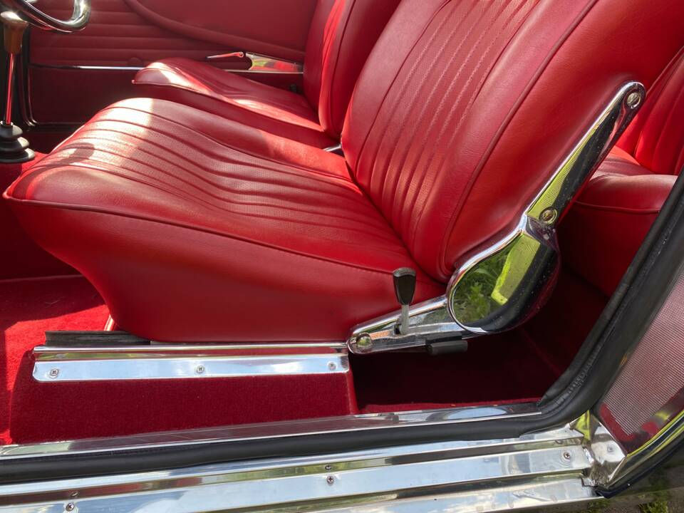 Image 26/79 of BMW 2000 CS (1969)