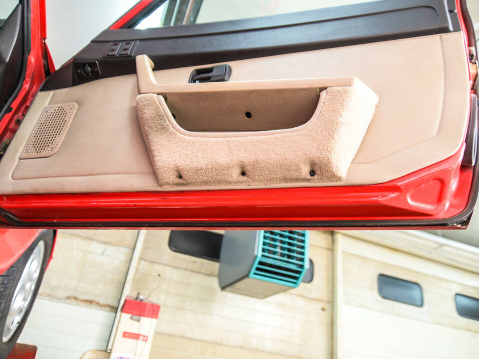 Immagine 44/50 di Porsche 924 S (1987)