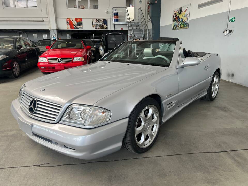 Image 32/60 of Mercedes-Benz SL 500 &quot;Silver Arrow&quot; (2002)