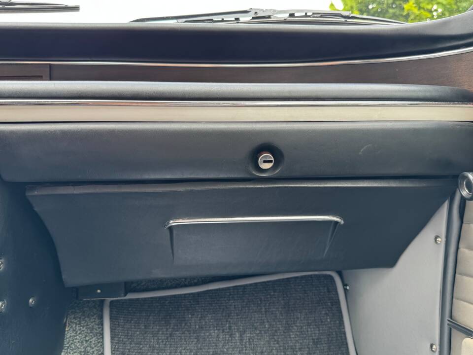 Image 34/73 of BMW 2,5 CS (1975)