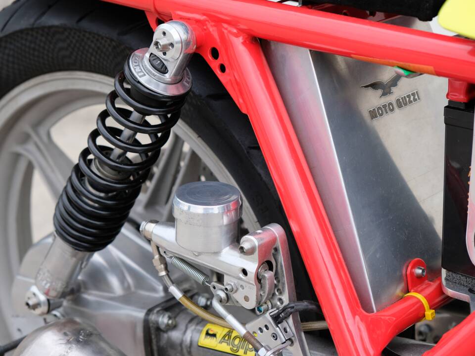 Image 37/39 of Moto Guzzi 1000 SP II (1985)