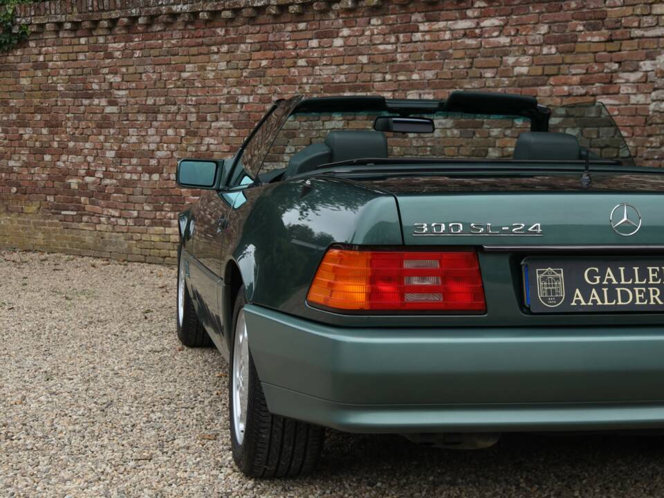 Image 29/50 of Mercedes-Benz 300 SL-24 (1992)