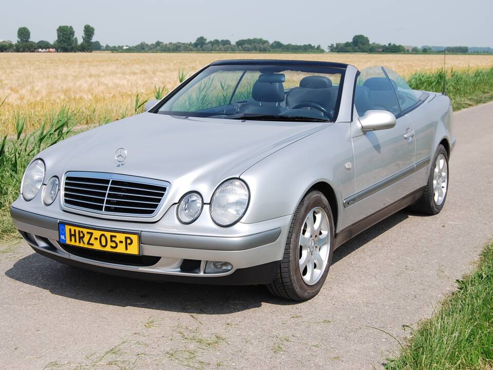 Image 5/46 of Mercedes-Benz CLK 200 (1999)