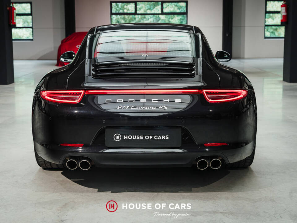 Image 8/25 of Porsche 911 Carrera 4S (2014)