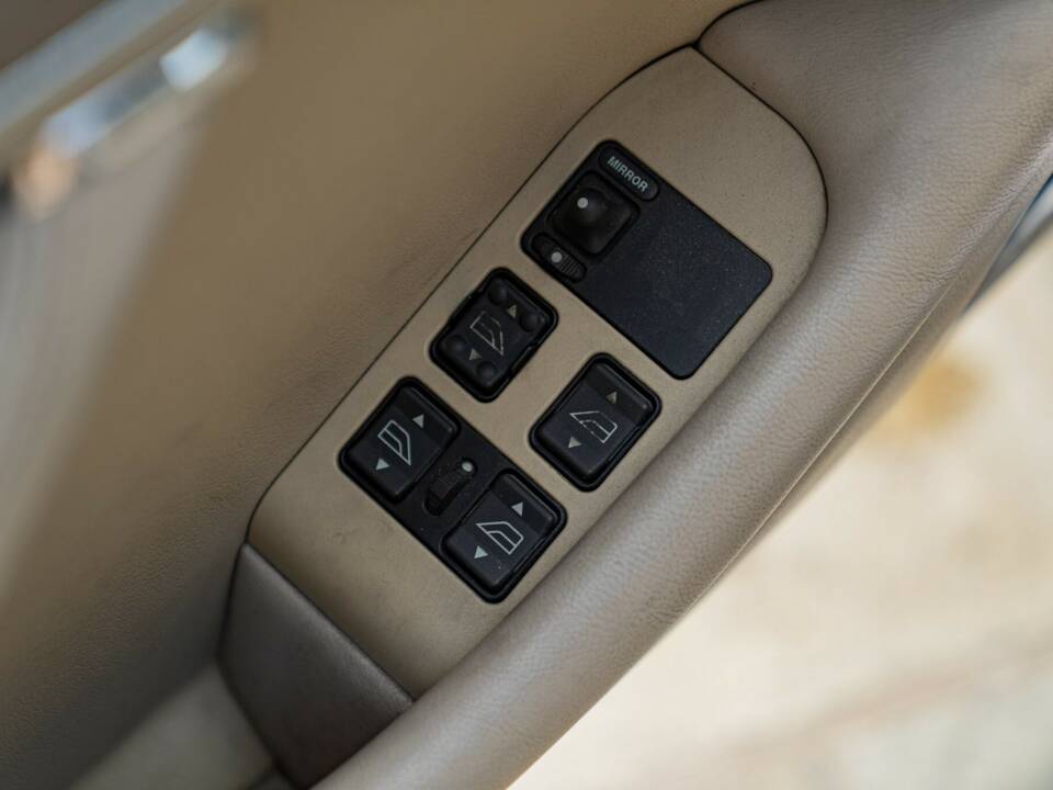 Image 40/50 of Jaguar XJ6 3.2 (1995)