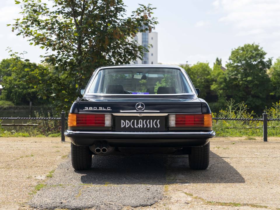 Immagine 6/36 di Mercedes-Benz 380 SLC (1981)