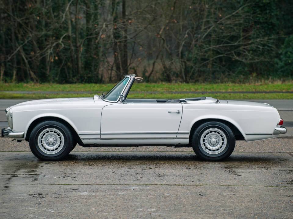 Image 14/36 of Mercedes-Benz 230 SL (1965)