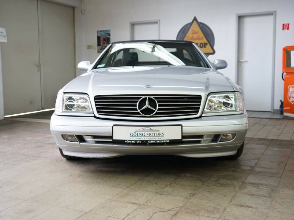 Image 8/33 of Mercedes-Benz SL 500 (2001)