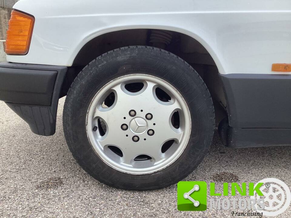 Image 9/10 of Mercedes-Benz 190 E 1.8 (1992)