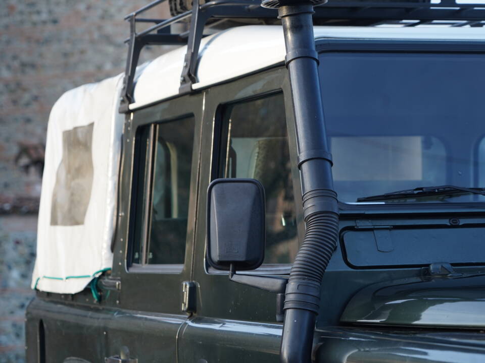 Bild 17/38 von Land Rover Defender 110 (2005)