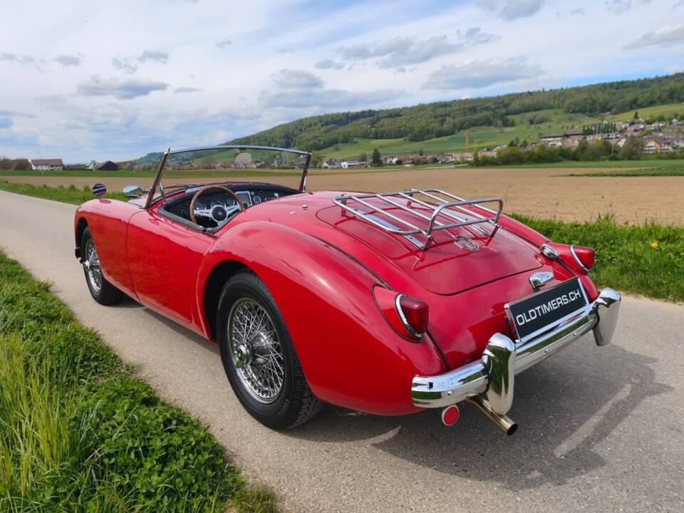 Image 2/24 of MG MGA 1500 (1959)
