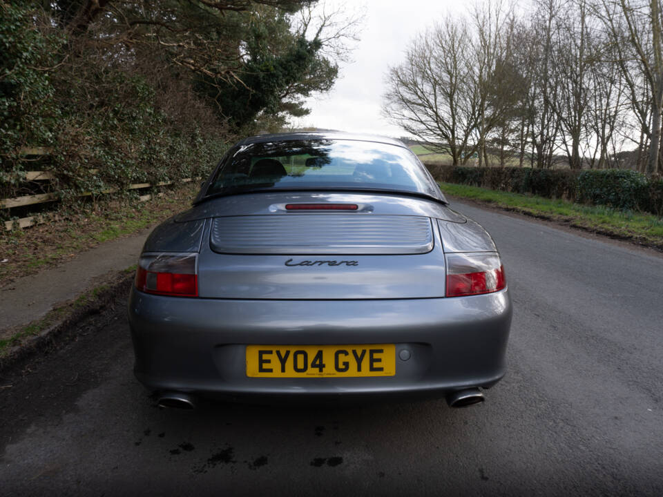 Image 5/13 of Porsche 911 Carrera (2004)