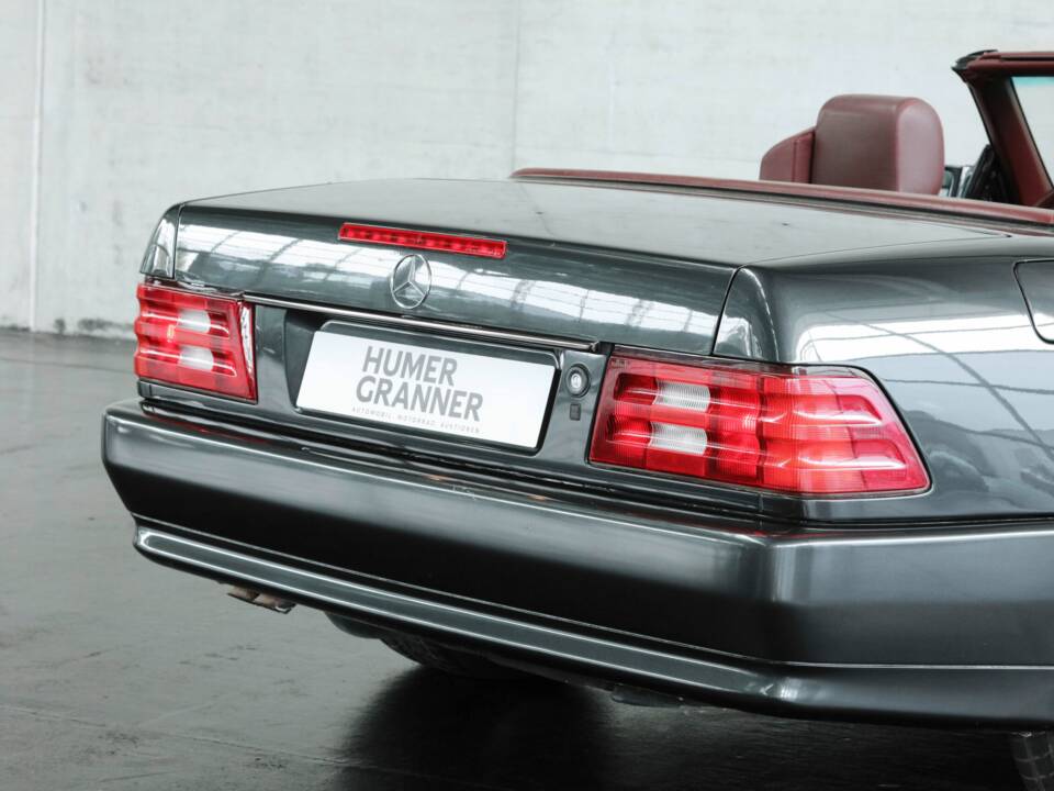 Image 32/37 of Mercedes-Benz SL 500 (1995)