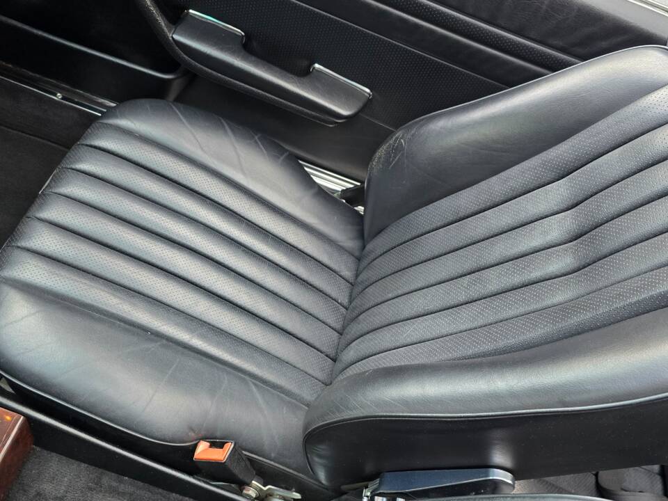 Image 16/34 of Mercedes-Benz 500 SL (1986)