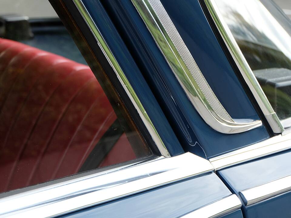 Image 43/76 de Mercedes-Benz 220 S b (1963)
