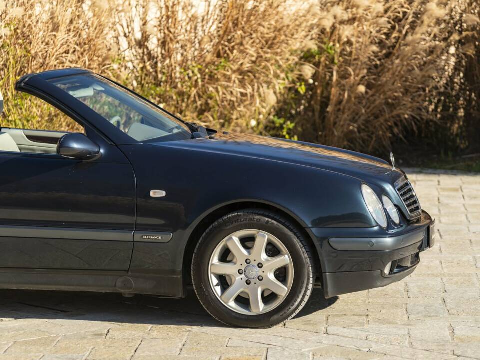 Imagen 13/50 de Mercedes-Benz CLK 230 Kompressor (2002)