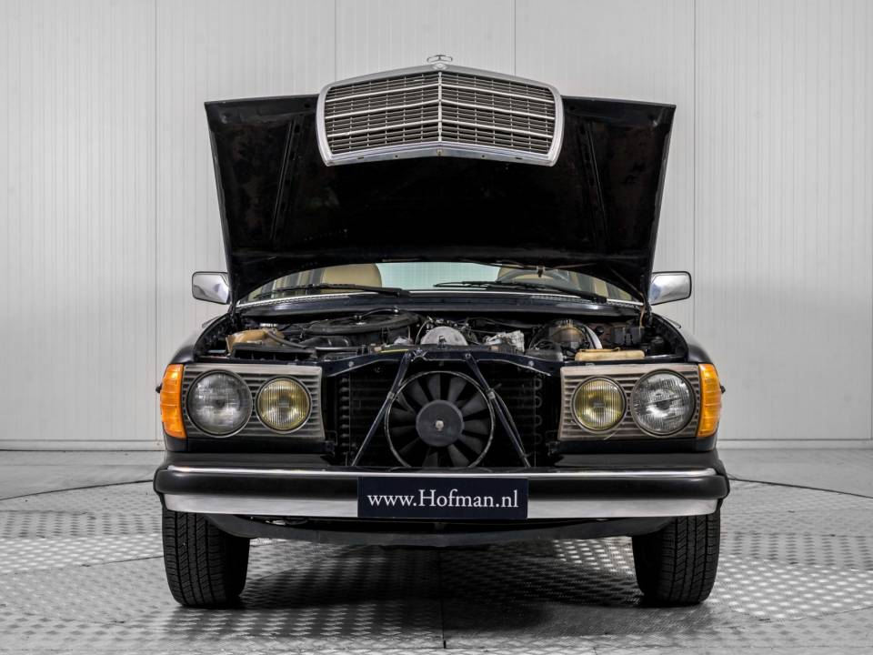 Afbeelding 40/50 van Mercedes-Benz 300 D Turbodiesel (1982)