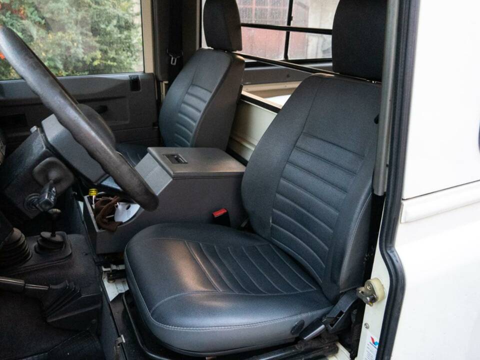 Afbeelding 15/23 van Land Rover Defender 90 Td5 (1999)