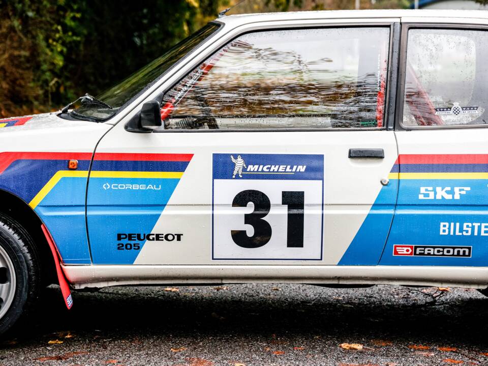 Imagen 32/44 de Peugeot 205 GTi 1.9 (1987)