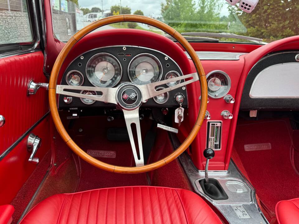 Image 28/52 of Chevrolet Corvette Sting Ray Convertible (1963)