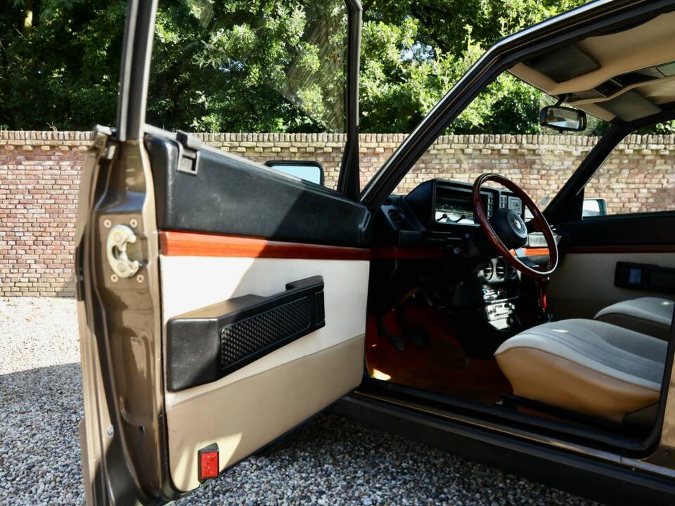 Afbeelding 50/50 van Alfa Romeo Alfetta 2.0 (1984)