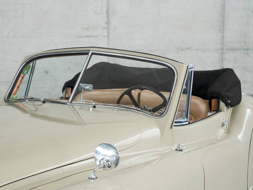Image 5/50 de Jaguar XK 120 DHC (1953)