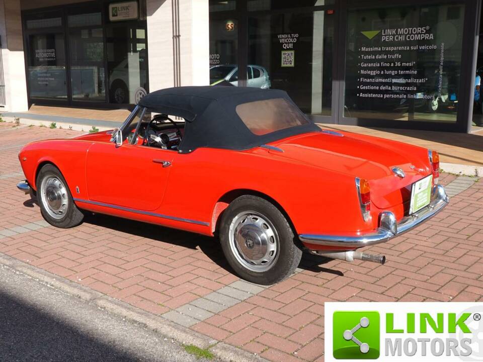 Image 9/10 of Alfa Romeo Giulia 1600 Spider (1963)