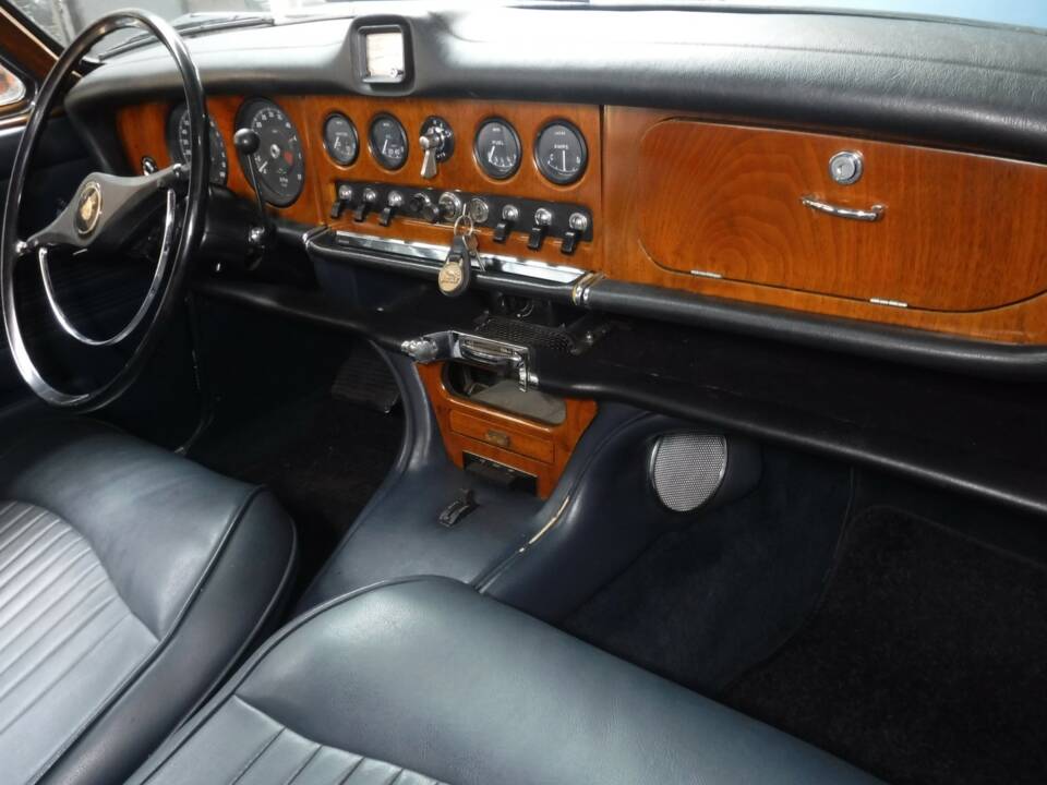 Image 44/50 of Jaguar 420 (1967)