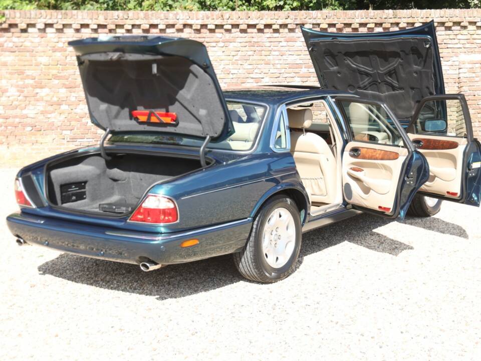 Bild 40/50 von Jaguar XJ 8 4.0 Executive (2001)