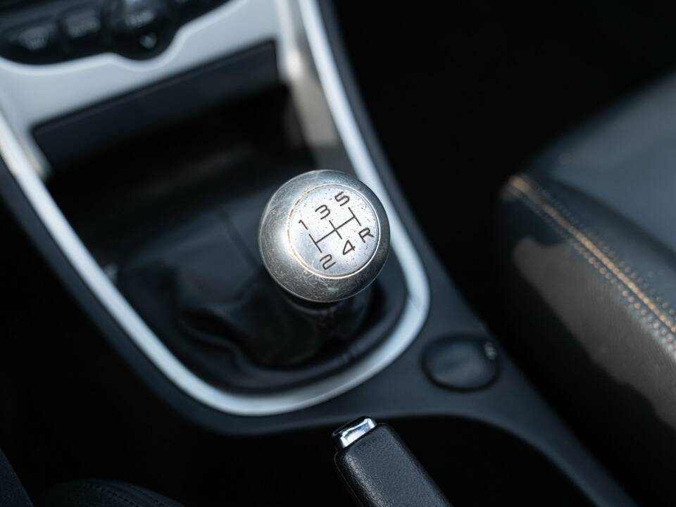 Bild 42/50 von Peugeot 307 CC 2.0i (2004)