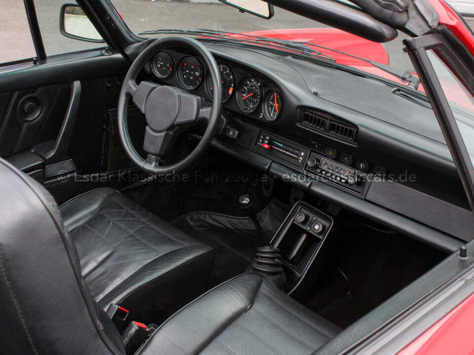 Image 28/29 of Porsche 911 Carrera 3.2 (1984)