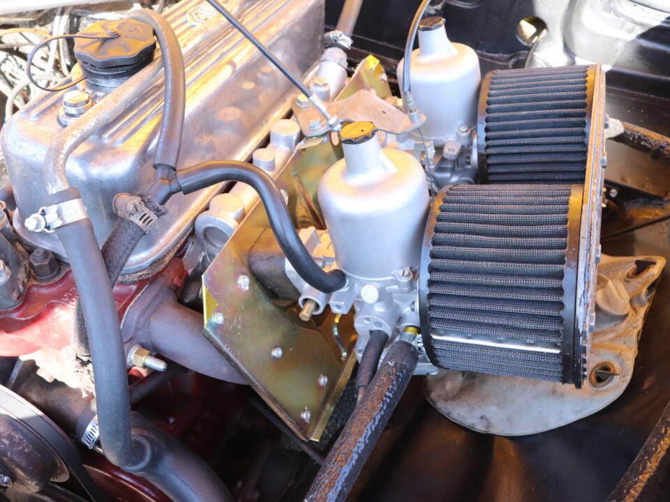 Image 18/19 of MG MGB GT (1978)