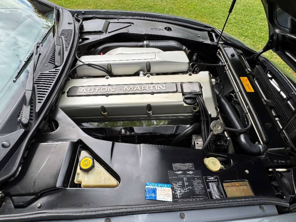 Image 26/28 of Aston Martin DB 7 Volante (1997)