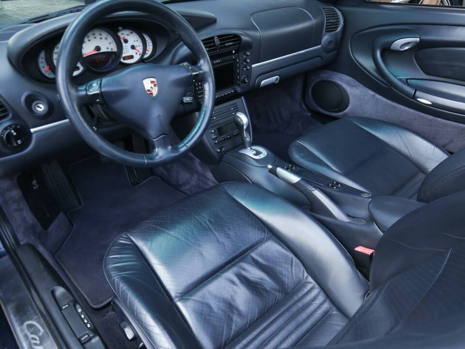 Image 24/50 of Porsche 911 Carrera 4S (2004)