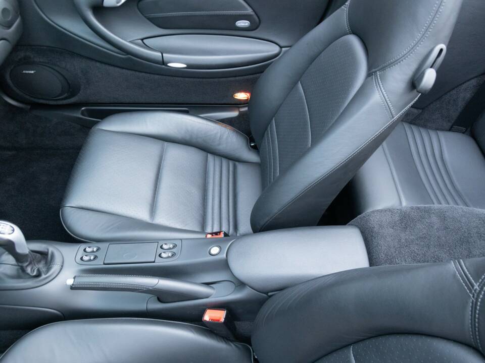 Image 35/50 of Porsche 911 Carrera 4S (2003)