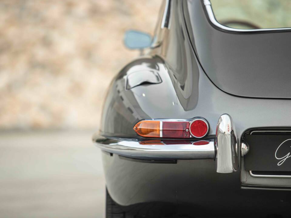 Immagine 43/88 di Jaguar E-Type (2+2) (1968)